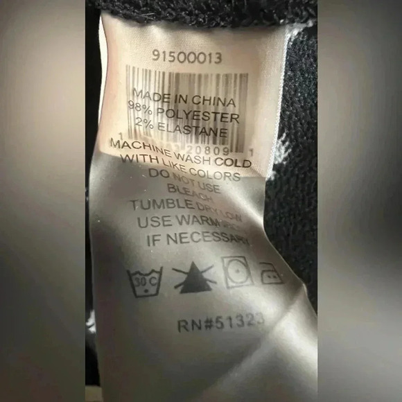 Vince Camuto Ladies' Long Sleeve V-Neck Top Blouse Black and White-Size: Small - Picture 7 of 7